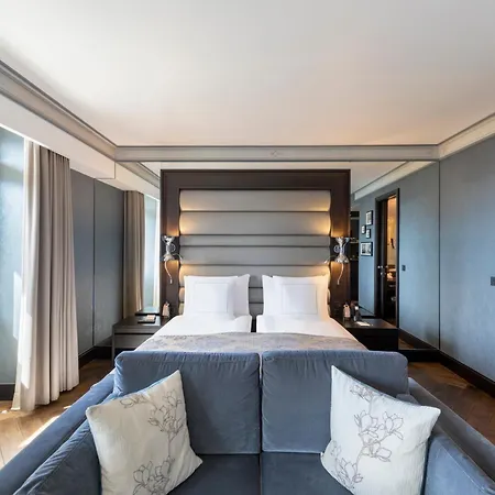 Royal Savoy & Lausana