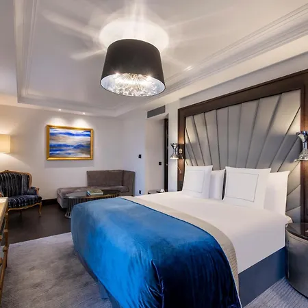 Royal Savoy &