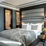Royal Savoy & Hotel