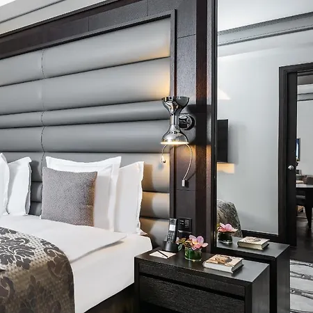 Royal Savoy & Hotel