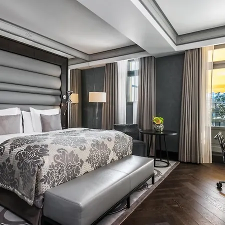 Royal Savoy & 5*