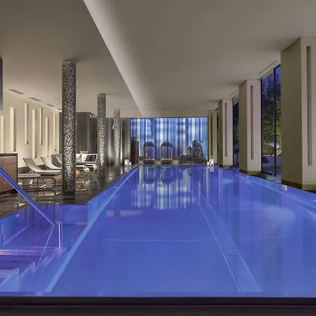 Royal Savoy & Hotel