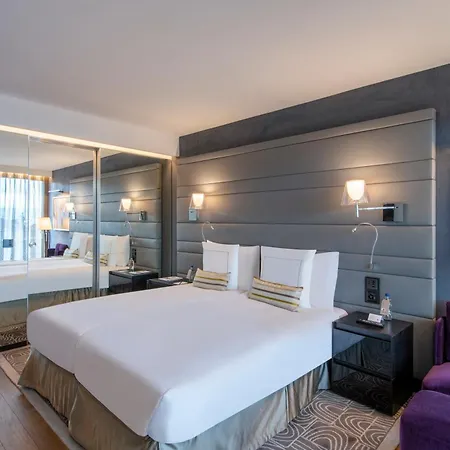 Royal Savoy & Hotel