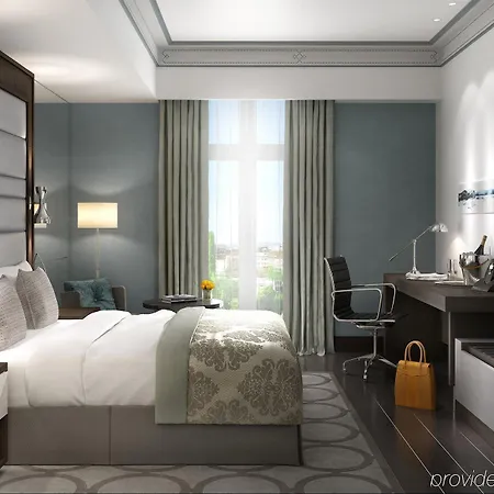Royal Savoy & Hotel