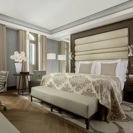 Hotel Royal Savoy &